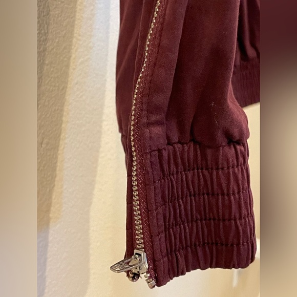 J BRAND burgundy pants with pockets and zipper detailing at ankle - Picture 5 of 5